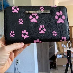 Betsey Johnson wallet/wristlet black/pink paws